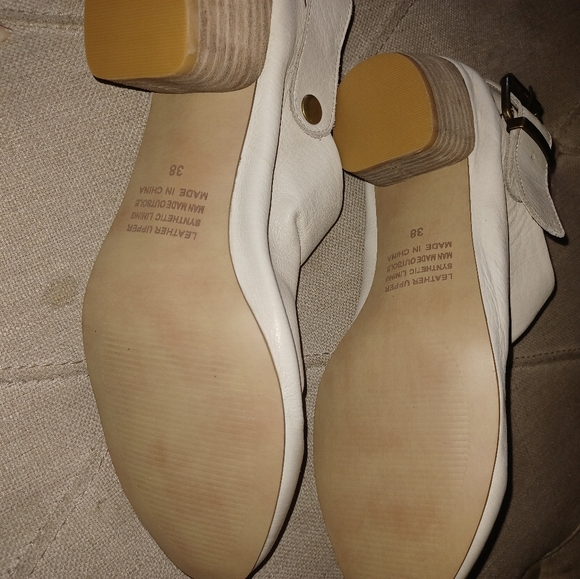 Size 7 SilentD leather heels - Picture 3 of 3